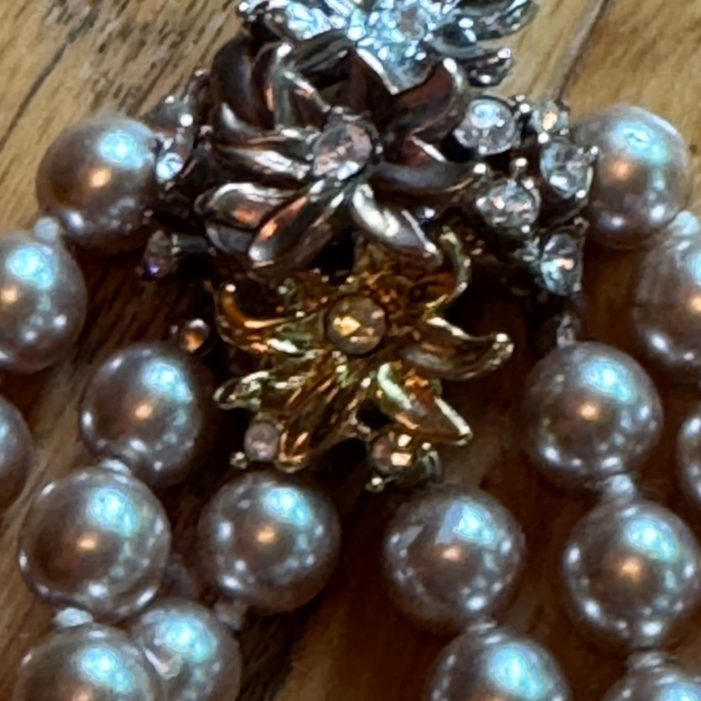 Elegant Nolan Miller Pearl Necklace - Picture 3 of 7